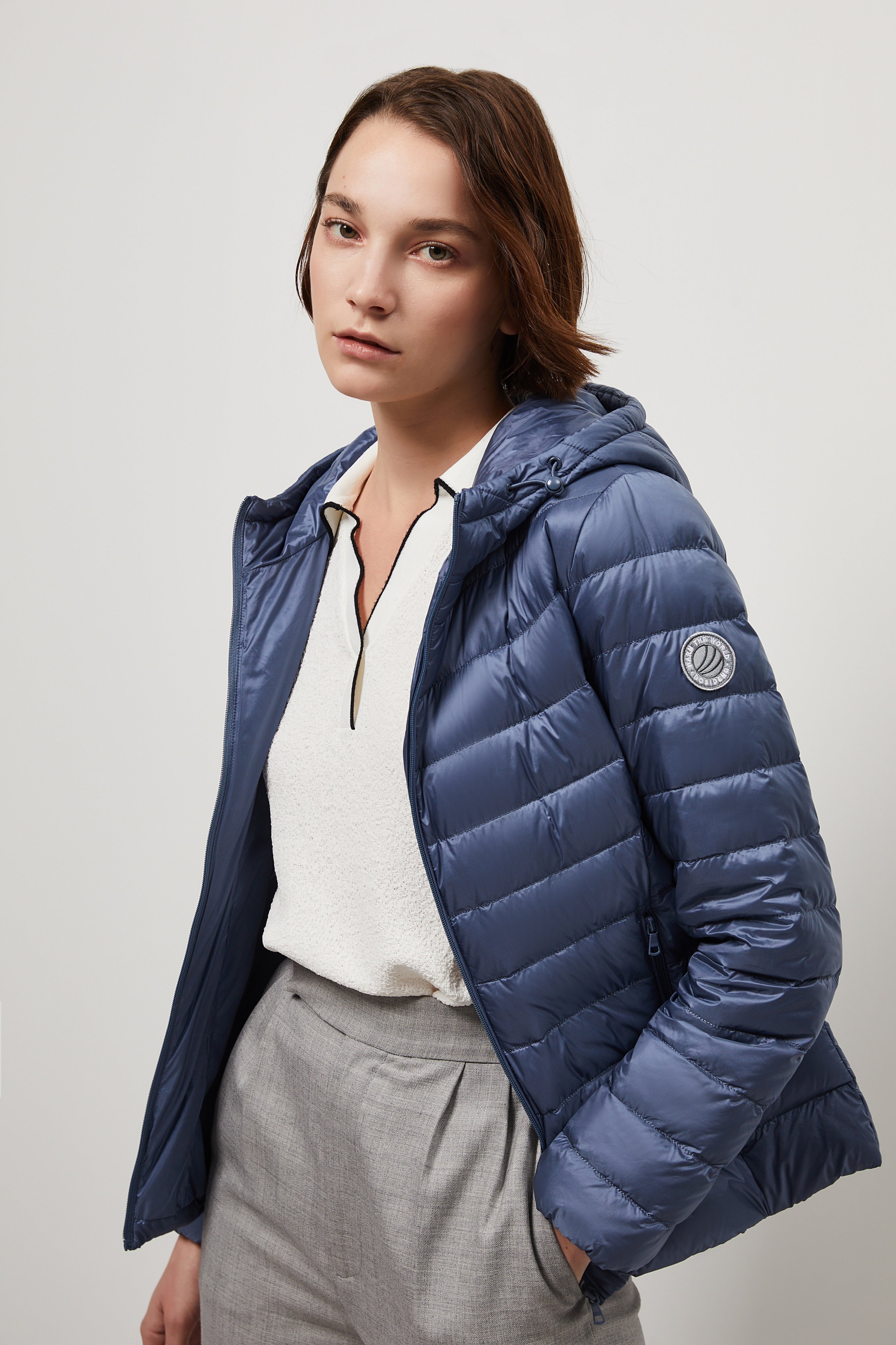 波司登轻薄女士羽绒服,通勤也优雅