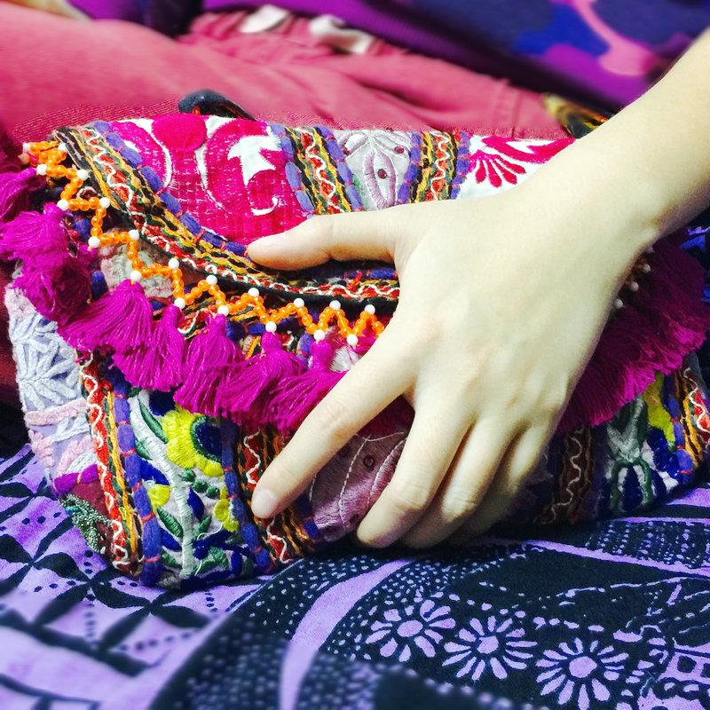 prada包印度產地 民族風休閑包女 印度手工繡花包波西米亞復古手包單肩包 刺繡女包 prada印度制