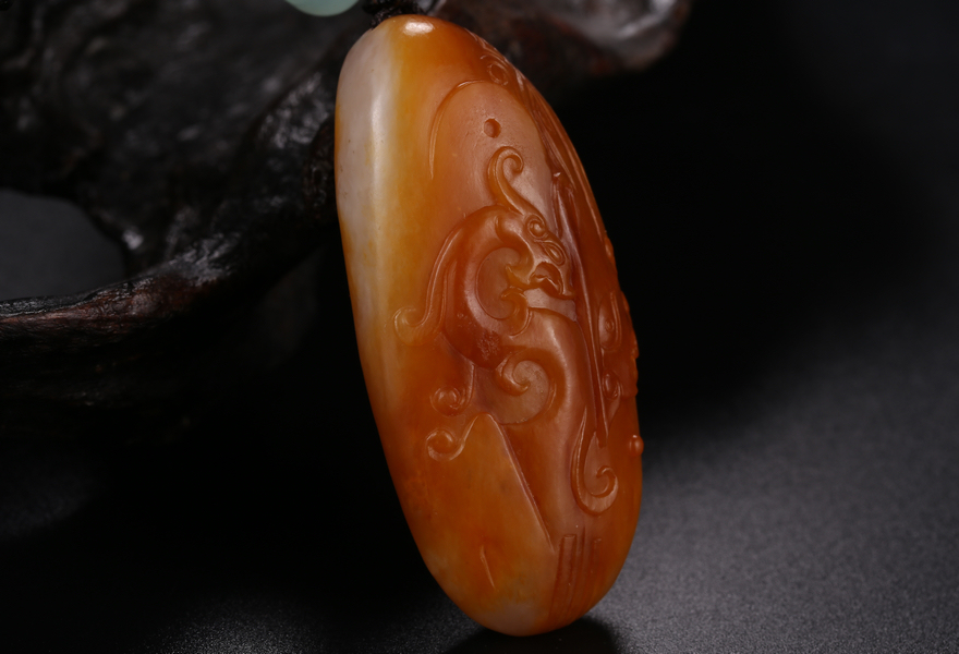 【省级玉雕大师庞建伟作品】和田玉 黄沁独籽 仿古龙挂件22.49g