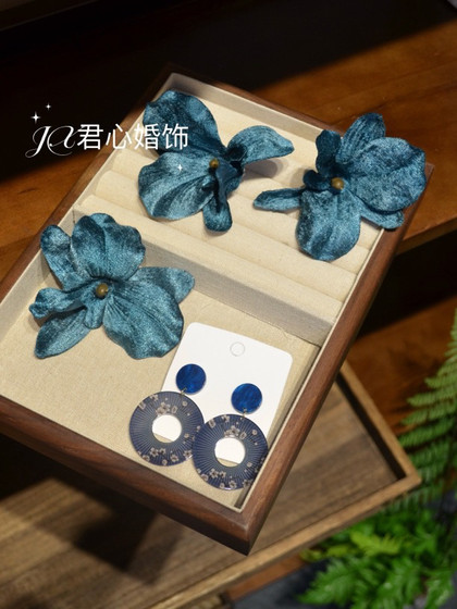 새로운 중국 스타일의 머리 장식 xiuhe 의류 Cheongam 레트로 고급 블루 꽃 연령 감소 드레스 사진 신부 머리 액세서리 새로운 중국 스타일의 머리 장식 xiuhe 의류 Cheongam 레트로 고급 블루 꽃 연령 감소 드레스 사진 신부 머리 액세서리