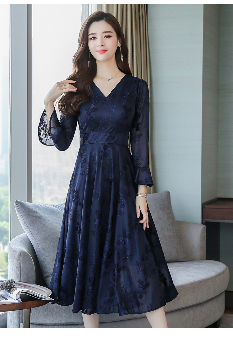 2018秋装新款修身显瘦提花丝绒连衣裙长款大摆裙长袖v领喇叭袖