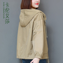 February and August Mother Mother short coat female 2022 spring and autumn Korean version of loose foreign style small man hooded windbreaker temperament Joker