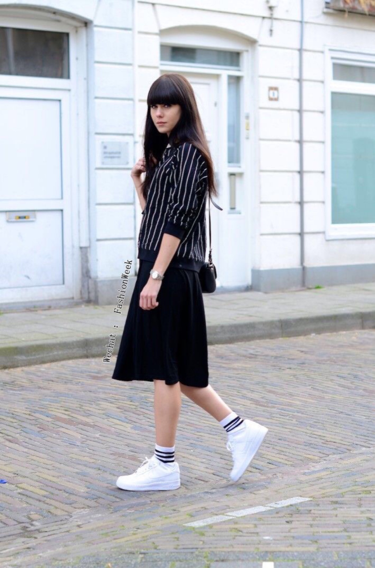 裙子 运动鞋,不爱穿高跟鞋的你就这样搭