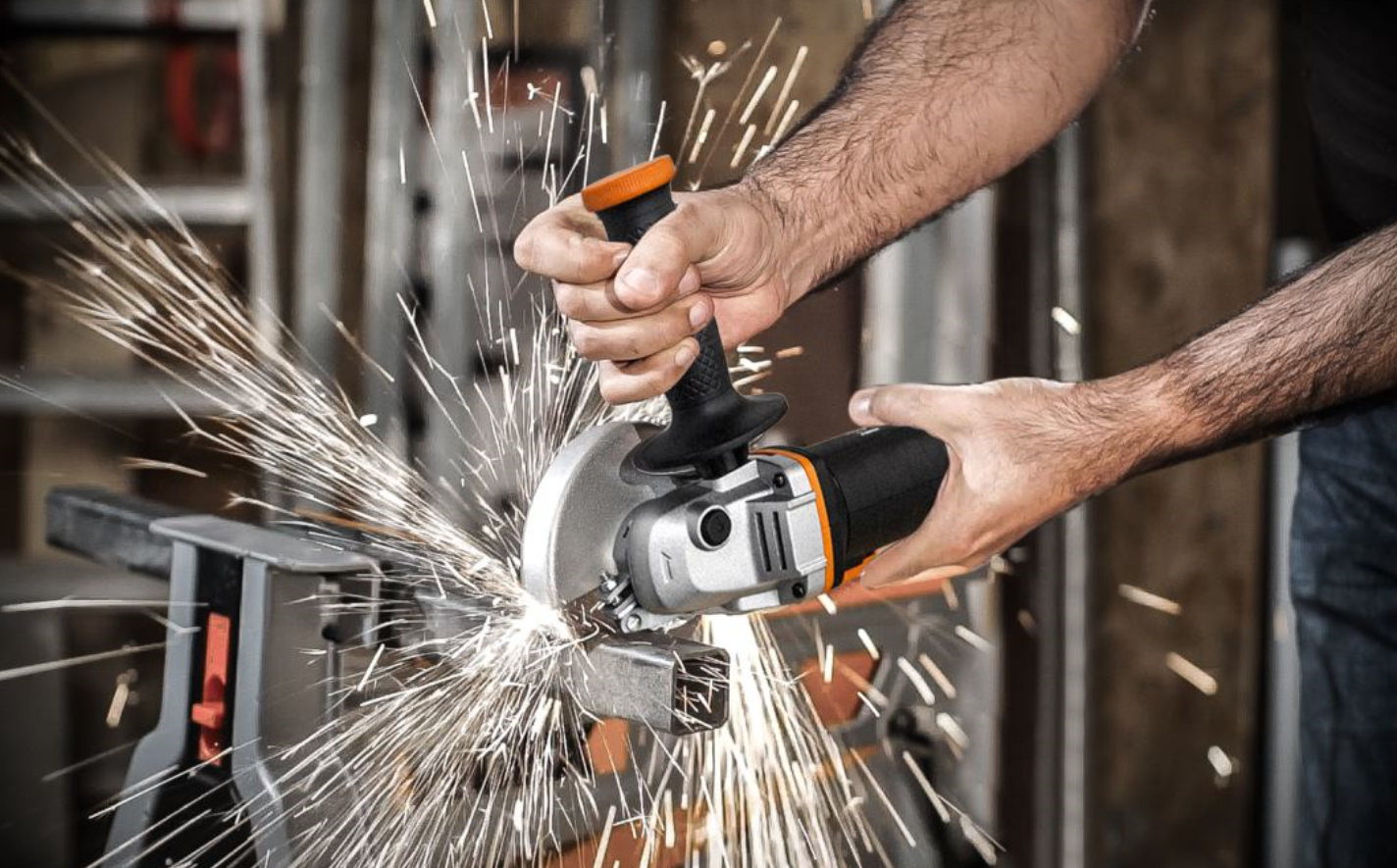 安全第一这才是角磨机的正确使用方法