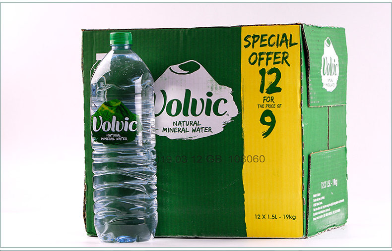 原装进口volvic法国富维克火山岩矿泉水1500ml整箱家庭大瓶装欧洲