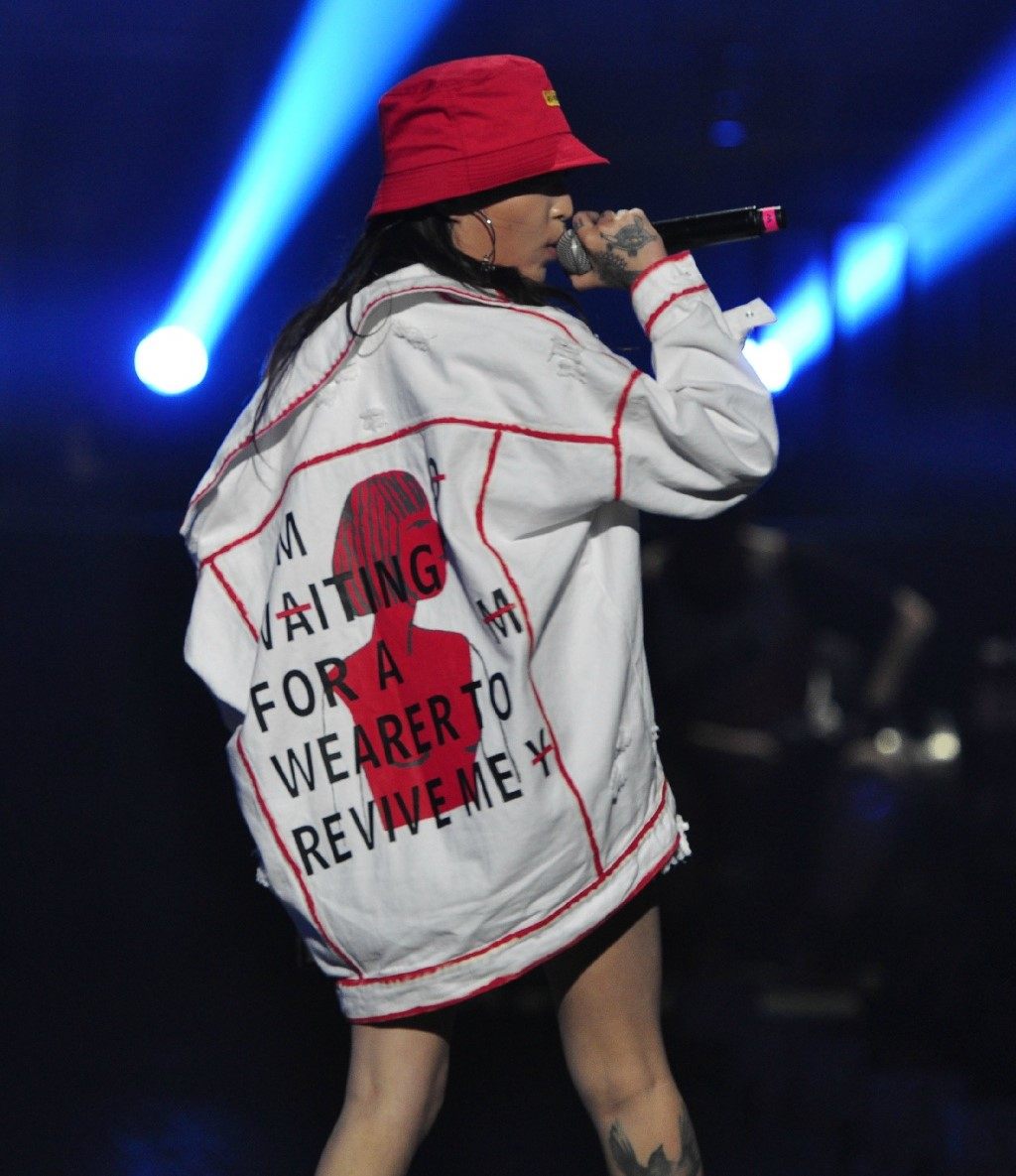 学不会vava的rap那就学她的穿搭