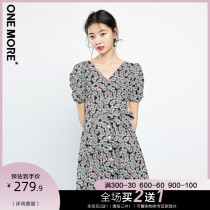 ONE MORE2020 summer new small daisy dress short-sleeved PRINTED V-neck temperament medium-long skirt female