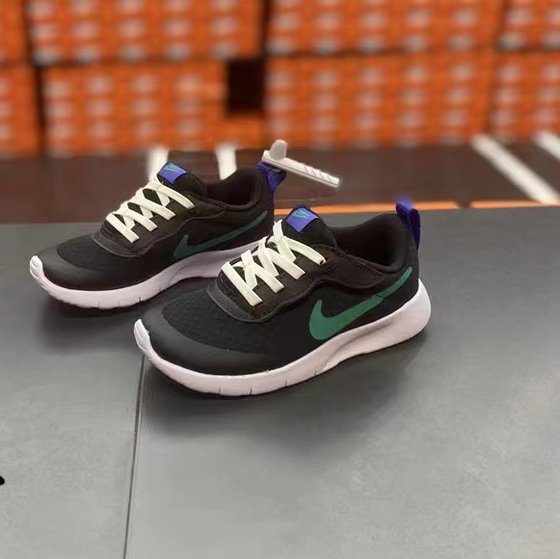 Nike/Nike TANJUN PS Chinese children's Velcro light casual sneakers DX9042-004
Nike/Nike TANJUN PS Chinese children's Velcro light casual sneakers DX9042-004