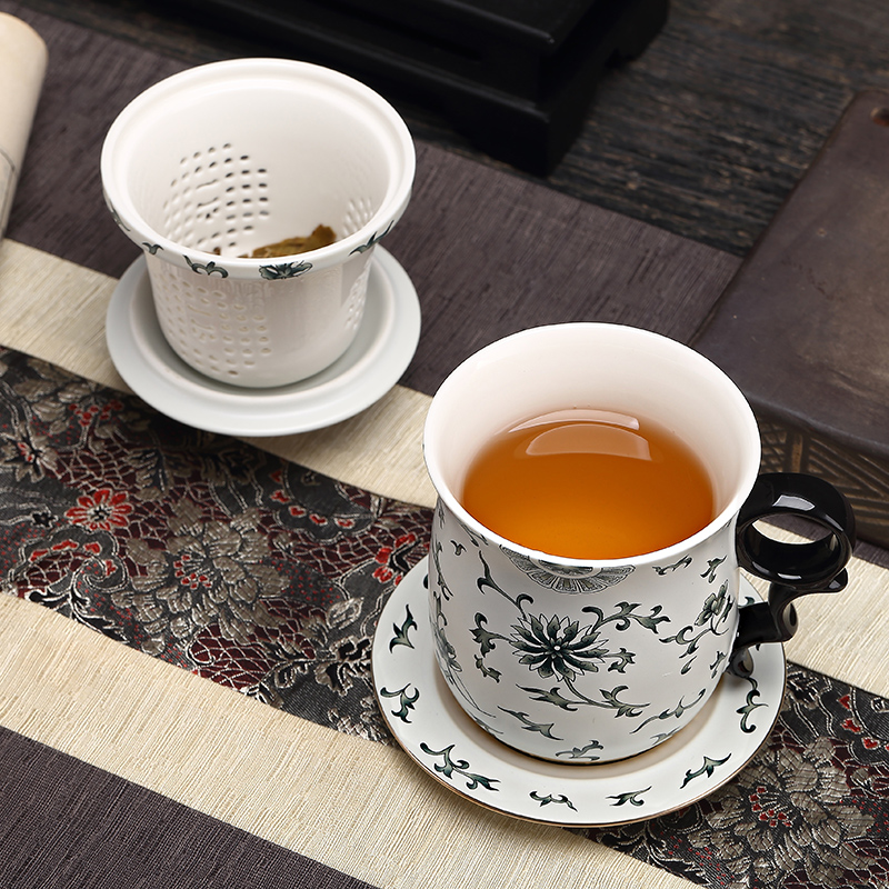 A yellow water cup of household ceramic cups business gifts, office cup filtration separation with cover with the individual cups of men