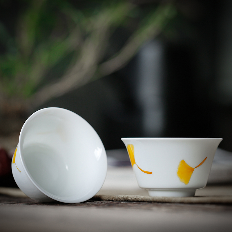 His hand under the glaze ceramic white porcelain color cup individual cup tea cup sample tea cup of black tea, green tea cup