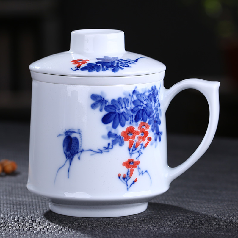 The Fill the jingdezhen blue and white porcelain hand - made teacup tea cup tea separation filter with cover office personal cup