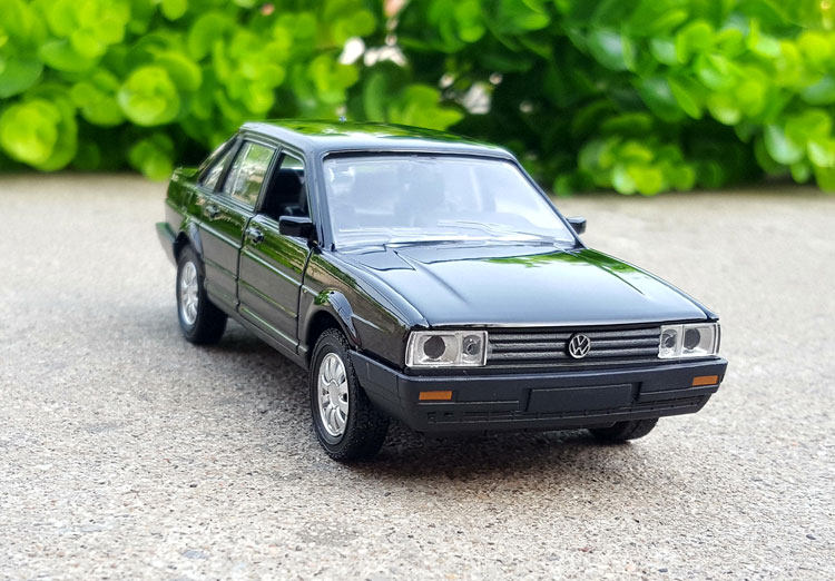 1:32大众桑塔纳合金汽车模型原厂仿真金属车模摆件声光回力玩具车