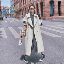 Superior sand-colored windbreaker striped lint