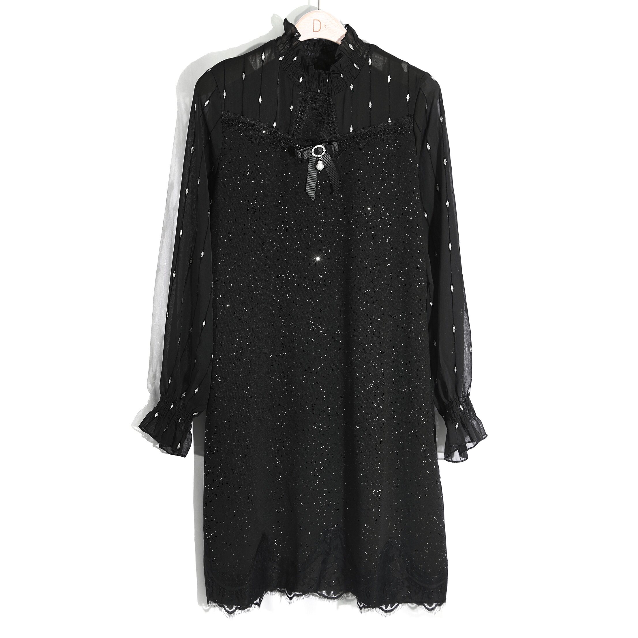 最近30天销量:月销 185 笔 商品来源:        由卖家 dr原创精品女装