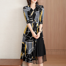 2021 autumn new V-neck temperament printed pleated dress women waist slim chiffon long yarn skirt