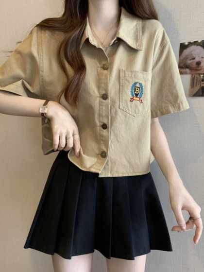 2025 Women's French Embroidery POLO Collar Shirt Women's Summer Short Loose Slim and Versatile Short Sleeve Cardigan Top
2025 Women's French Embroidery POLO Collar Shirt Women's Summer Short Loose Slim and Versatile Short Sleeve Cardigan Top