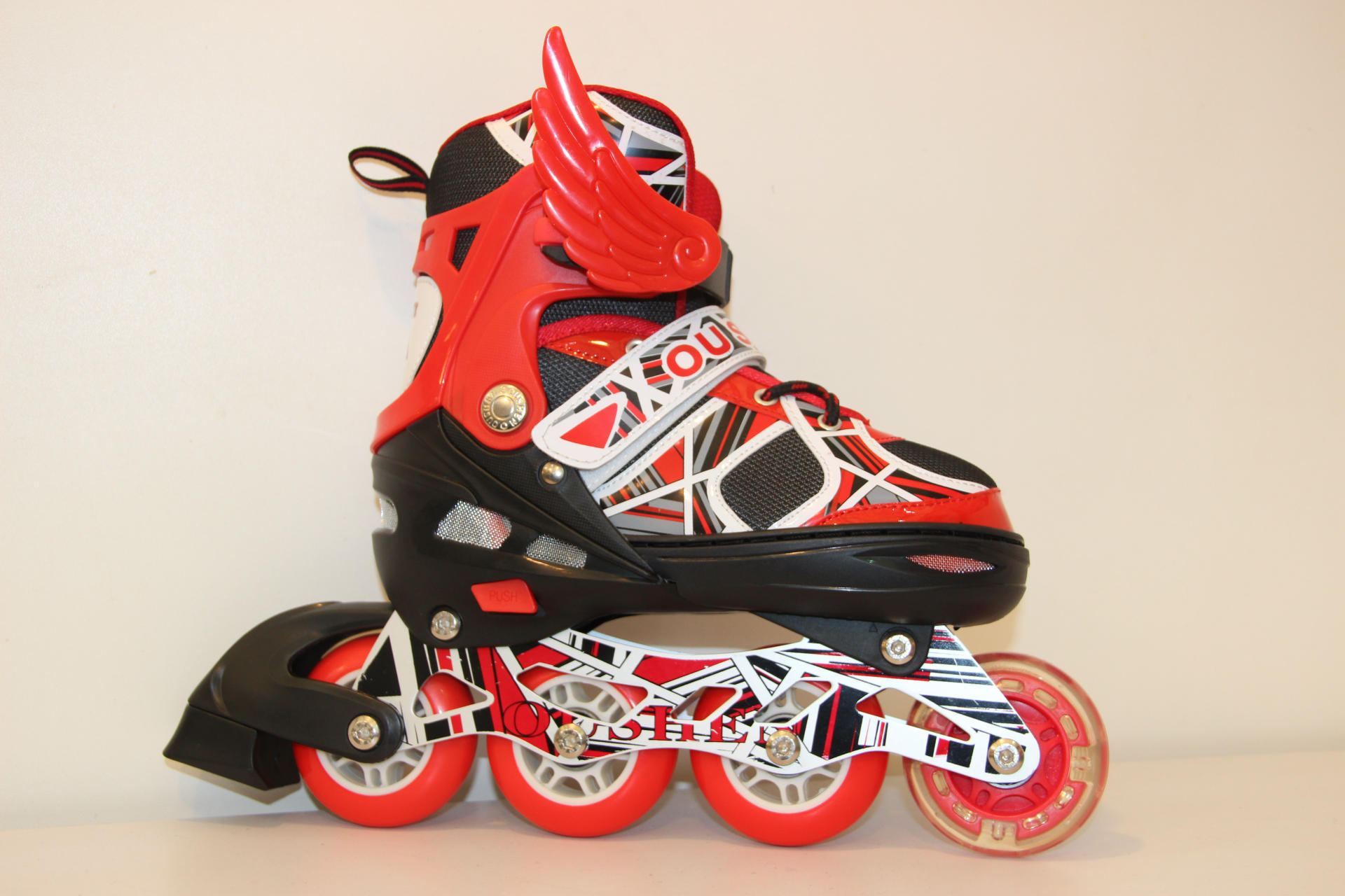 溜冰鞋pu男孩女孩溜欧神轮滑鞋全软轮lui冰鞋儿童特价全闪光灯黄