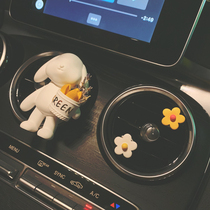 Car ins cute car-mounted perfume car uses aromatone amplified gypsum air conditioner to decorate the woman in the vent decoration car