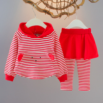 Girl with cap spring fit two sets 2022 spring female baby sweater suit 1-2-3-year-old baby clothes suit 4