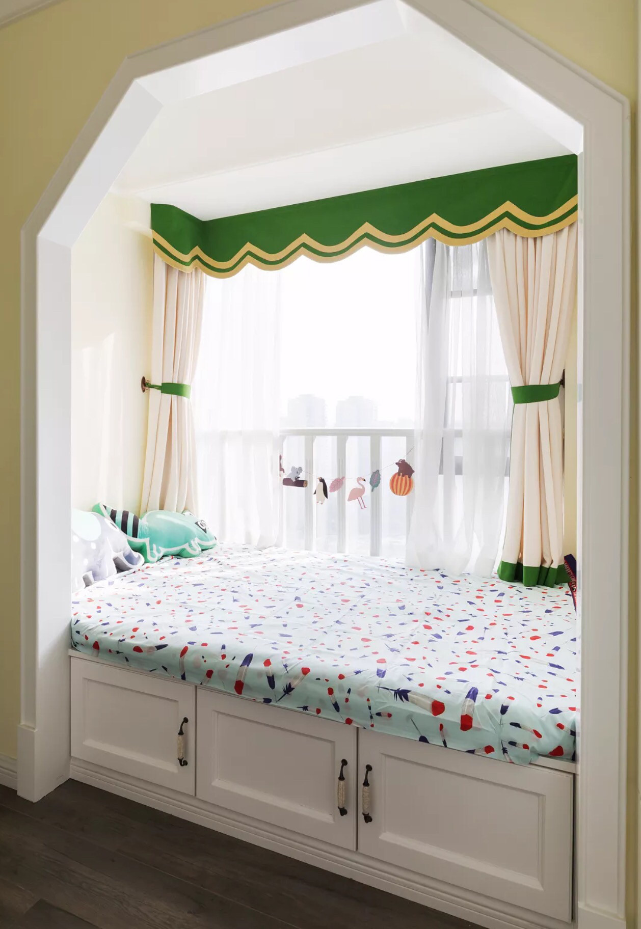 带飘窗儿童房的几种改法