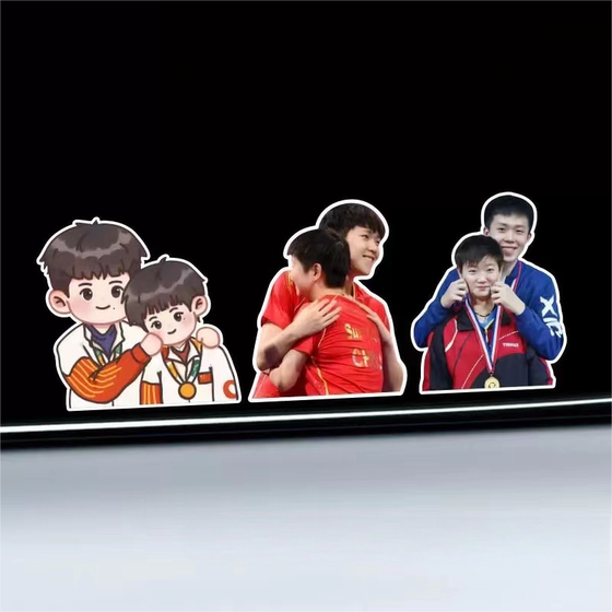 Shatou 조합 Wang Chuqin과 Sun Yingsha National Table Tennis 우상 주변 반사 귀여운 자동차 스티커 올림픽 스티커 Shatou 조합 Wang Chuqin과 Sun Yingsha National Table Tennis 우상 주변 반사 귀여운 자동차 스티커 올림픽 스티커