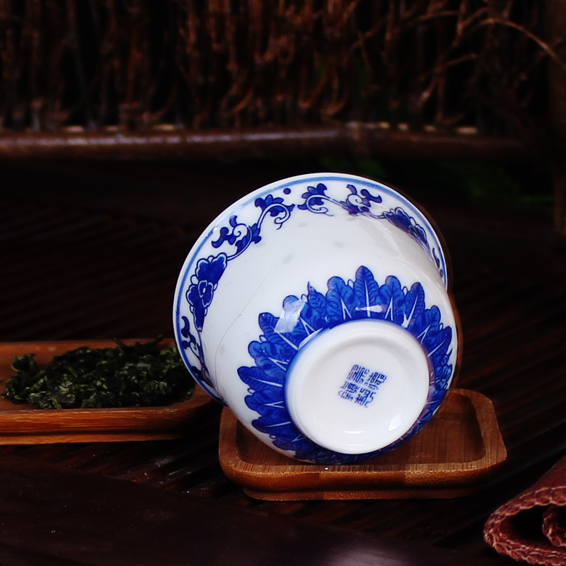 Jingdezhen blue and white porcelain and exquisite tea cup tea tea liquor cup small glass ceramic bowl