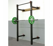 The new professional is folding the wall and squatting the single bar pull of the training frame up the double bar training frame