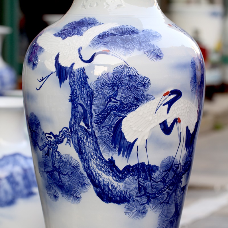 Celebrity hand - made of blue and white porcelain of jingdezhen ceramics pine crane, live a sitting room be born big vase decoration furnishing articles