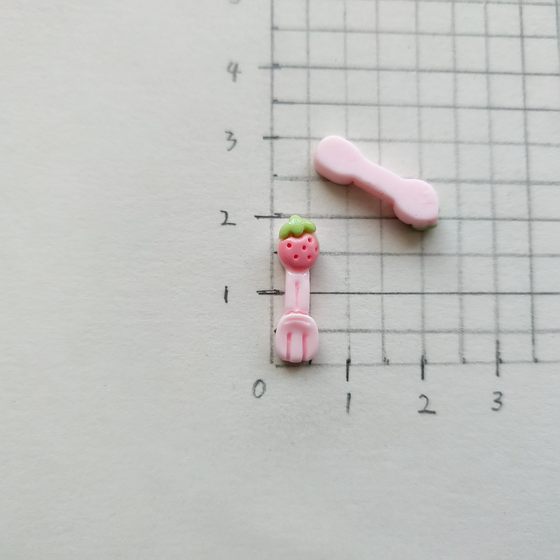 미니 파우더 및 흰색 테이블웨어 딸기 포크 수지 액세서리 핀치 장식 수제 DIY 크림 접착제 코킹 소재 미니 파우더 및 흰색 테이블웨어 딸기 포크 수지 액세서리 핀치 장식 수제 DIY 크림 접착제 코킹 소재