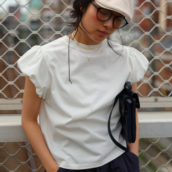WOKERKER summer Japanese retro two-color pure cotton ribbed collar pleated flower bud sleeve commuter knitted T-shirt
WOKERKER summer Japanese retro two-color pure cotton ribbed collar pleated flower bud sleeve commuter knitted T-shirt