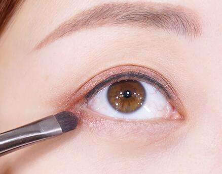 眼妆怎么画显眼睛大,日常大眼妆教程
