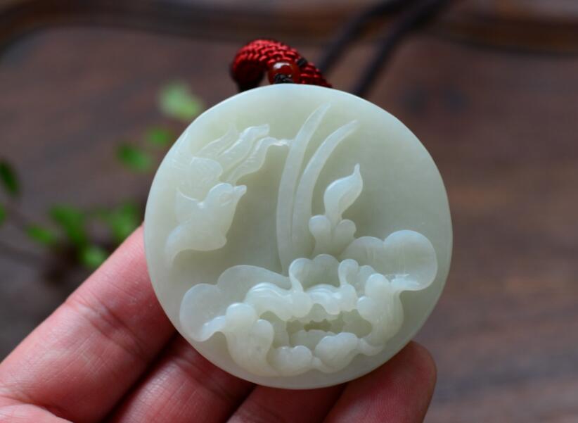 重工收藏.天然老俄料和田玉苏工牡丹花大圆牌吊坠 配证书 60105