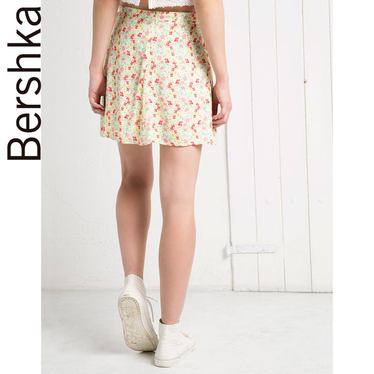 Bershka BSK 花朵印花短裙 00736962