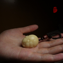 Piankouzhai original design small mouse zodiac hand-carved ivory fruit small mouse carving piece Wenwan small pendant