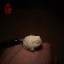 Piankouzhai Toad Natural Ivory Fruit Hand-carved Traditional Ivory Carving Craft Exquisite Small Carved Pendants
