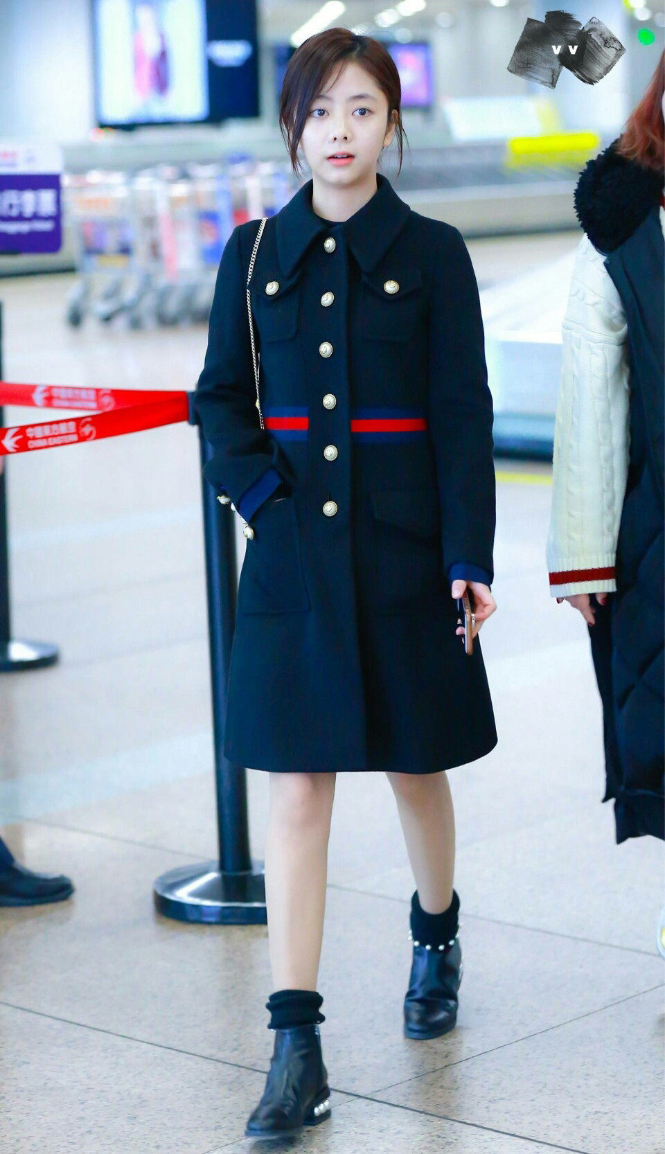 夏天到了,让谭松韵带我们去看浪花一朵朵