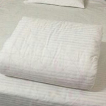 Hospital Ward bedding medical cotton quilt Hotel Hotel quilt quilt Xinjiang long staple cotton