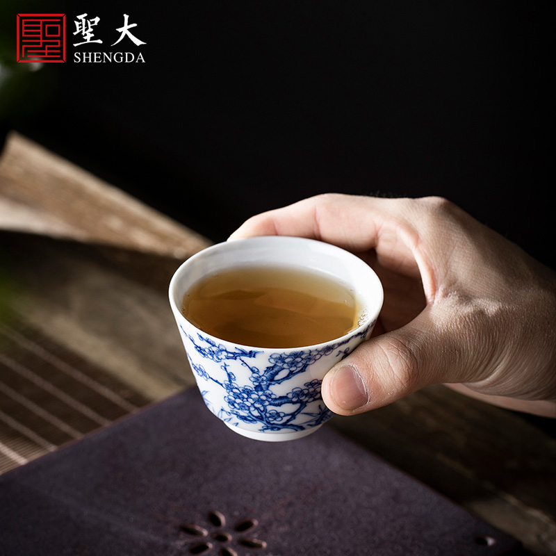 The big cup sample tea cup of pure hand - made ceramic kungfu jingdezhen blue and white uncluttered name plum flower pattern master cup tea by hand