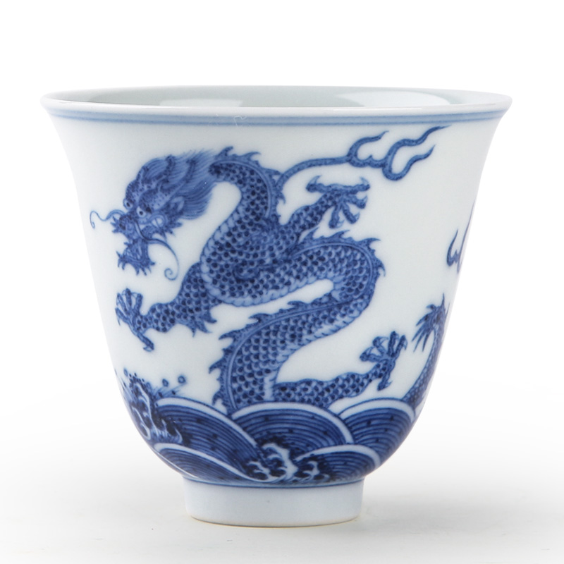The three regular blue and white porcelain teacup kongfu master cup single CPU jingdezhen ceramic hand - made sample tea cup S43083