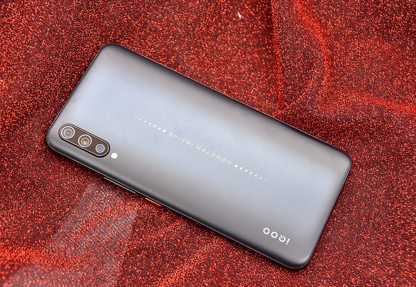 全新发售的iqoo一经推出,就受到许多年轻人的喜爱,面对广大的手机市场