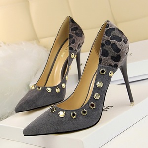 1717-8 European and American wind sexy club high heels high with shallow mouth pointed suede leopard grain color matchin