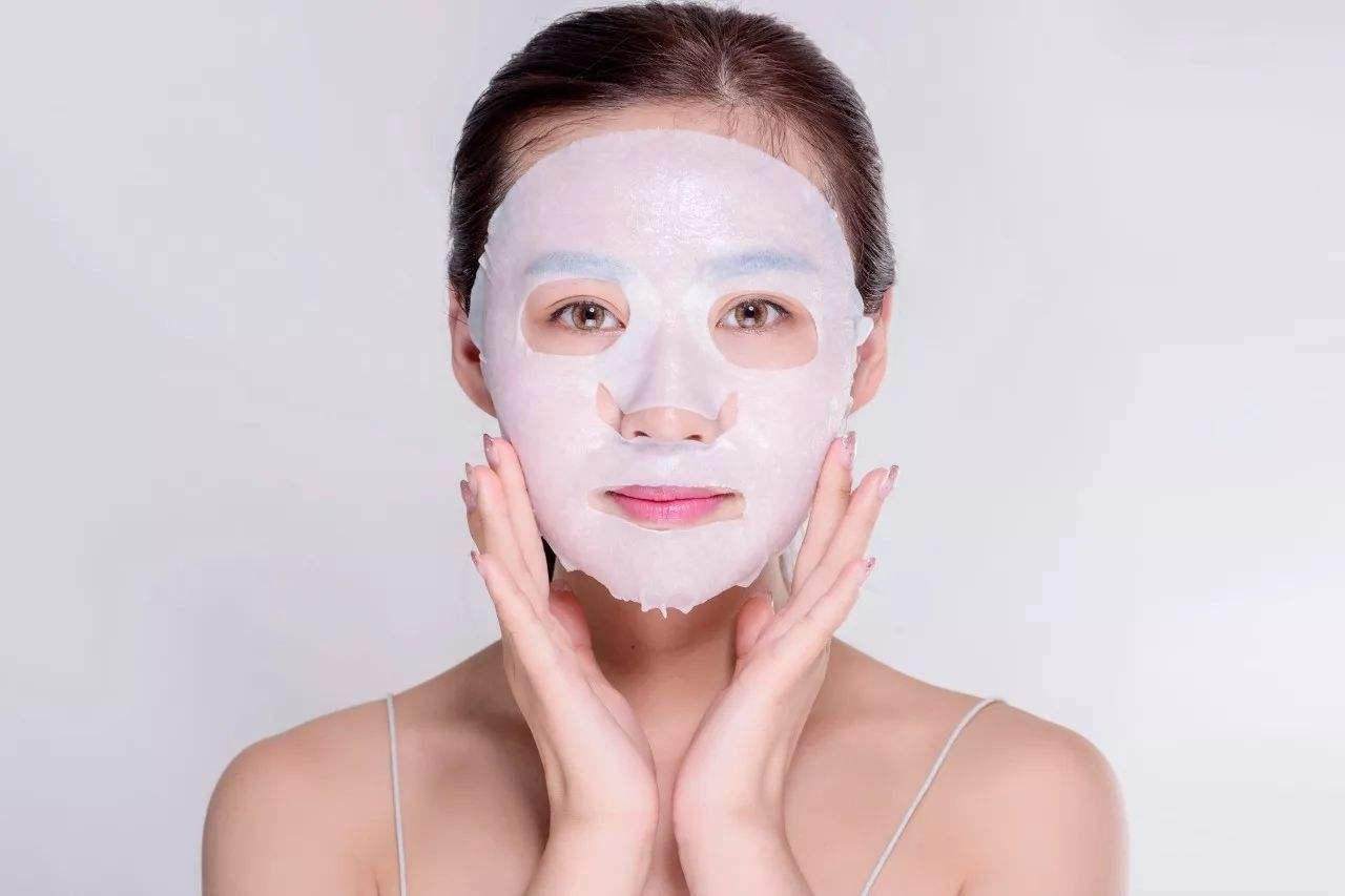 水乳和面膜到底谁先用用对了才算敷面膜