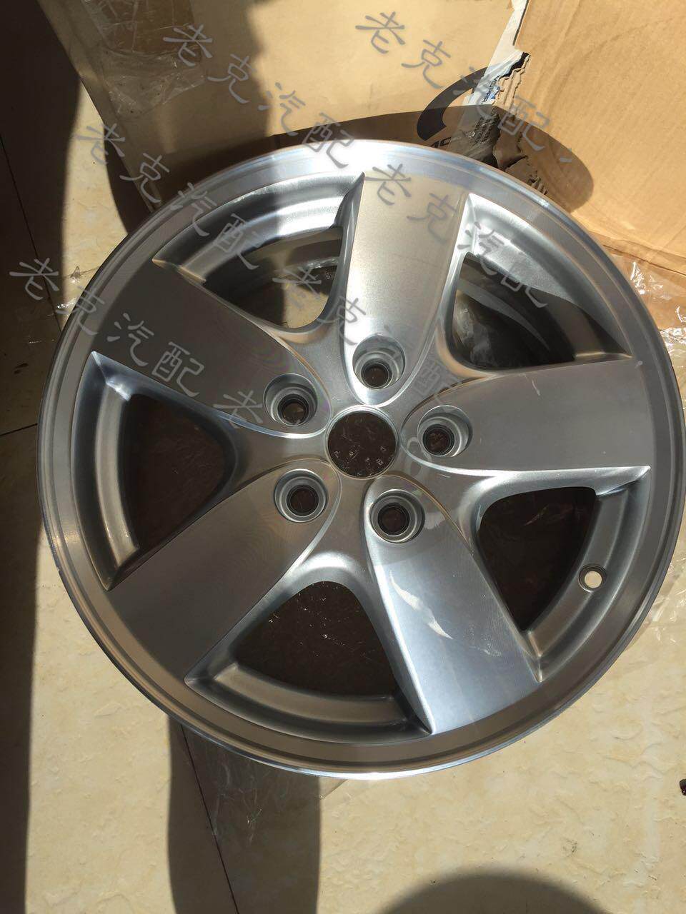 克莱斯勒大捷龙钢圈轮毂 道奇东南凯领钢圈轮毂 东南捷龙凯领配件