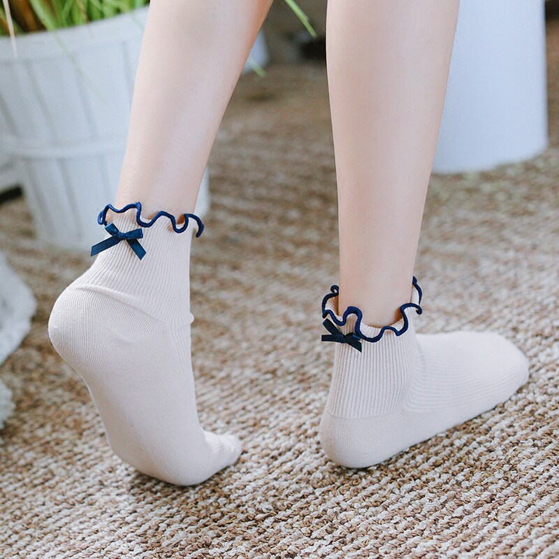 淡雅色系的重金属银丝袜,袜口浅,袜帮更低,更隐形.