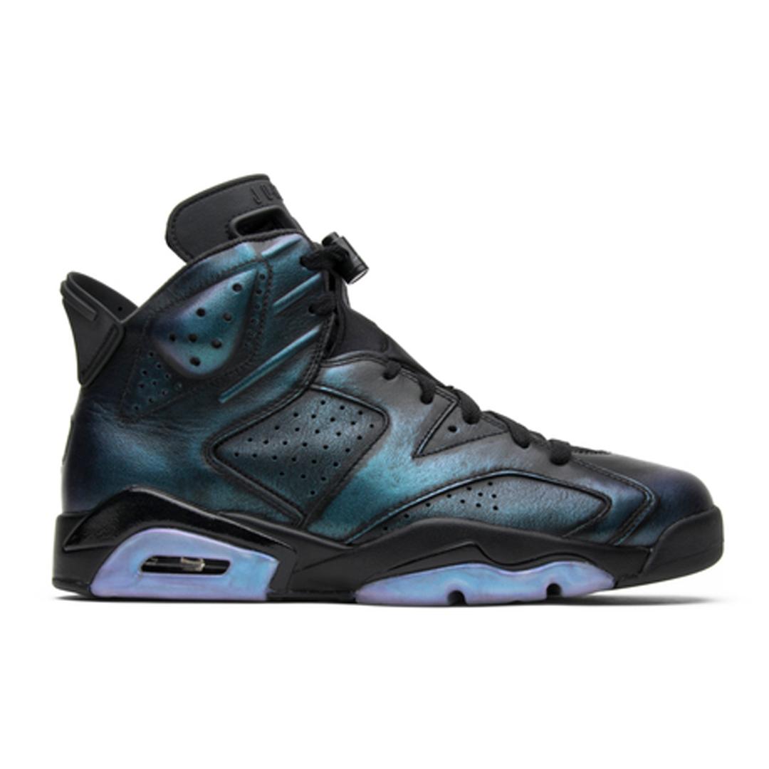 作为17年全明星战靴阵容的一员,这款aj6同样以绚丽的变色龙主题装扮