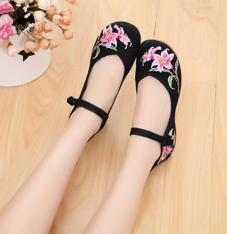 2019新款桃花刺绣复古传统绣花鞋中式红色婚鞋老北京布鞋女10856