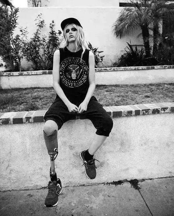 她因卫生棉条失去一条腿?omg我简直不敢相信