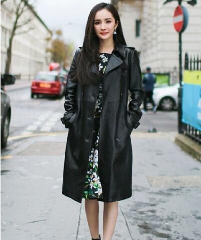 女生黑色皮衣穿搭图片