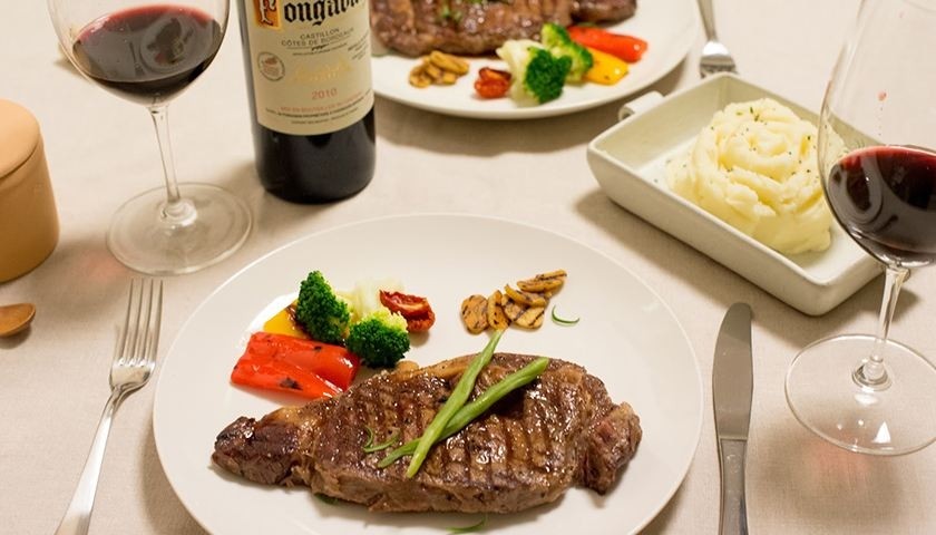 说到浪漫的烛光晚餐怎能不提充满仪式感的西餐呢?