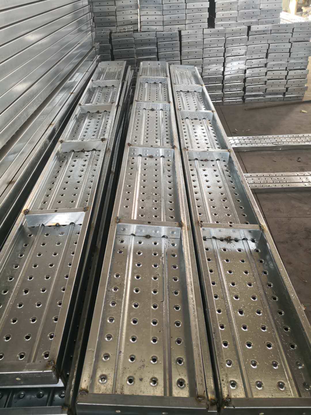 钢跳板脚手架踏板3米4米钢踏板厂家建筑钢跳板热镀锌钢跳板脚手板